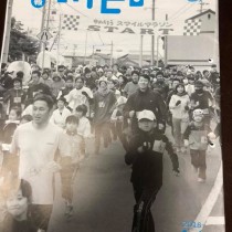 【どこにいるでしょう？広報の表紙に】　教育講演家　木村玄司